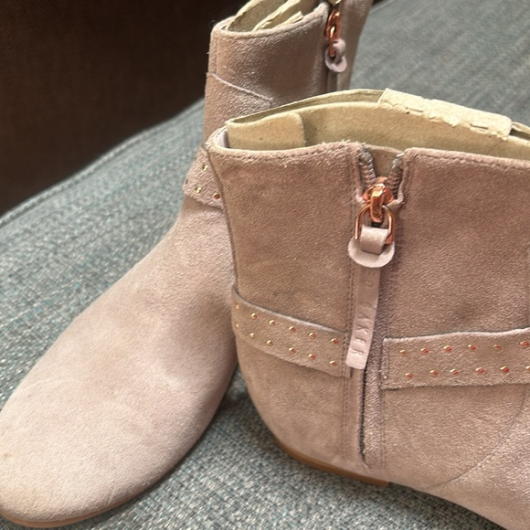 Brand new suede boots never worn ! Size 8 - Picture 3 of 3